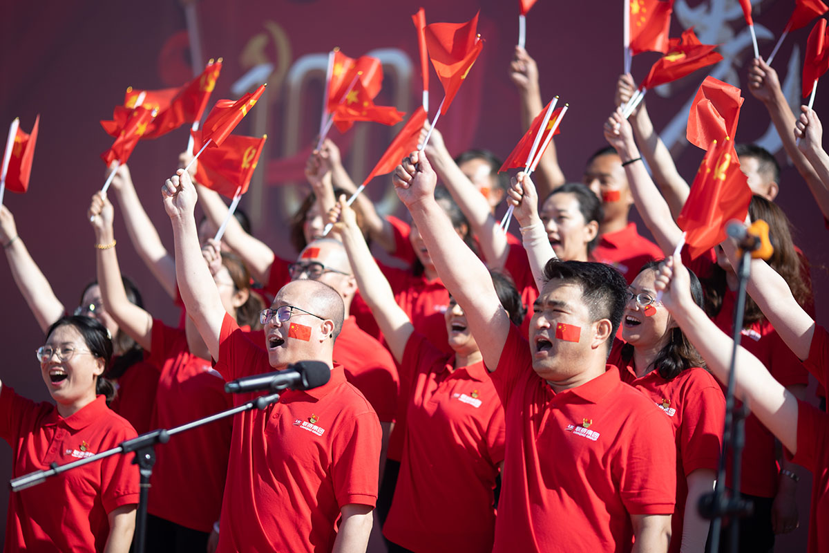 光耀先锋·致敬力量—近200名党员齐聚一堂，以唱红歌的形式，致敬峥嵘岁月，献礼百年征程，歌唱美好新时代，庆祝建党100周年